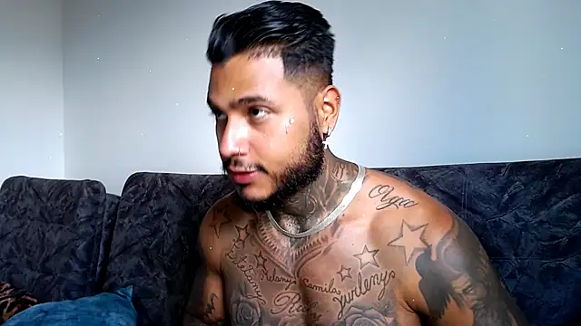 Snapshot of Exotic_tatto27121 chatting on 01/19/25, 07:37 Exotic tatto27121 online show from 01/19/25, 07:37