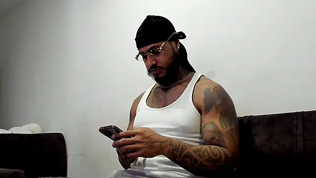 Snapshot of Exotic_tatto27121 chatting on 05/29/26, 03:15 Exotic tatto27121 online show from 05/29/26, 03:15