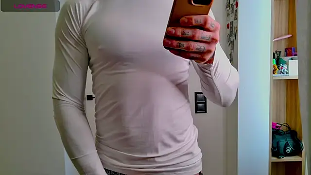 Snapshot of white_King9999 chatting on 02/01/26, 12:37 white King9999 online show from 02/01/26, 12:37