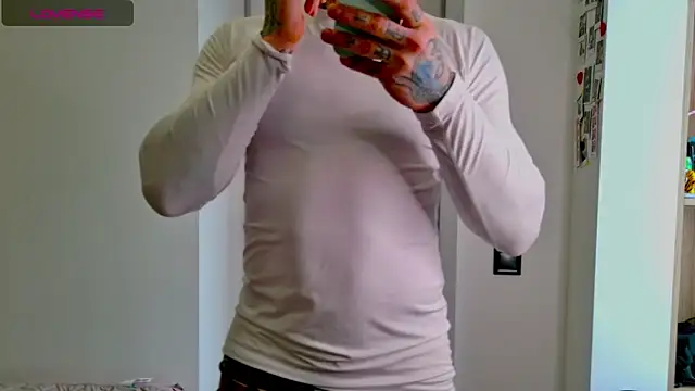 Snapshot of white_King9999 chatting on 02/15/26, 11:52 white King9999 online show from 02/15/26, 11:52