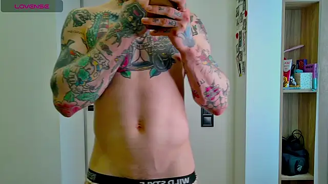 Snapshot of white_King9999 chatting on 03/03/26, 01:06 white King9999 online show from 03/03/26, 01:06