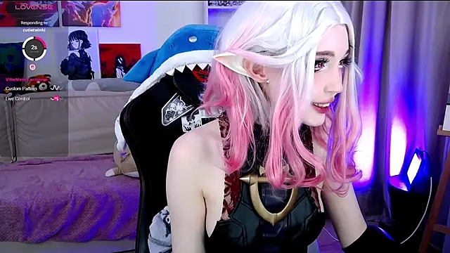 Snapshot of _Sparkland_ chatting on 10/14/25, 09:37 Sparkland online show from 10/14/25, 09:37