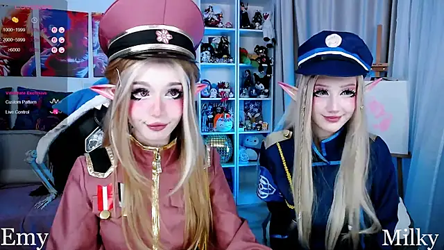 Snapshot of _Sparkland_ chatting on 11/14/25, 08:51 Sparkland online show from 11/14/25, 08:51