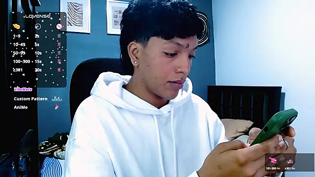 Snapshot of Xander_bonnet1 chatting on 01/28/25, 05:03 Xander bonnet1 online show from 01/28/25, 05:03