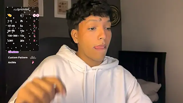 Snapshot of Xander_bonnet1 chatting on 02/07/25, 02:04 Xander bonnet1 online show from 02/07/25, 02:04