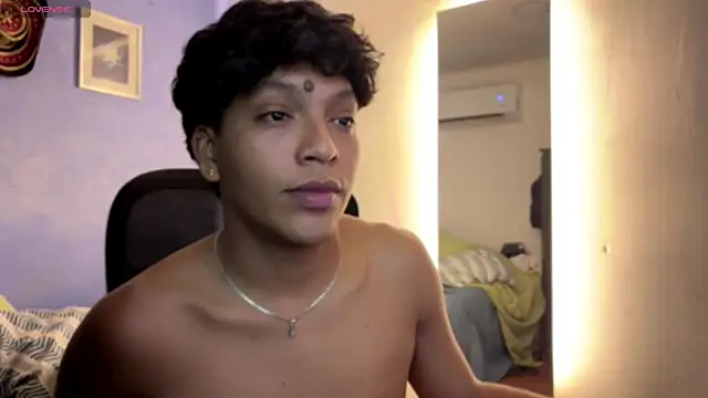 Snapshot of Xander_bonnet1 chatting on 11/19/25, 02:28 Xander bonnet1 online show from 11/19/25, 02:28