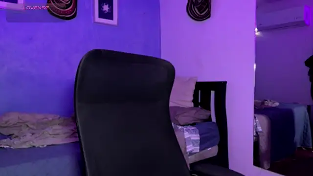 Snapshot of Xander_bonnet1 chatting on 11/27/25, 01:57 Xander bonnet1 online show from 11/27/25, 01:57