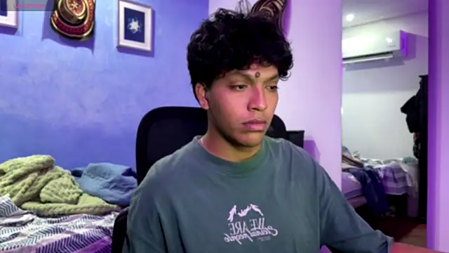 Snapshot of Xander_bonnet1 chatting on 11/29/25, 02:31 Xander bonnet1 online show from 11/29/25, 02:31