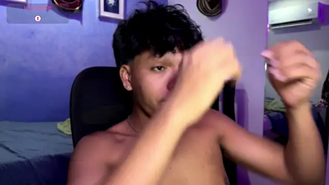 Snapshot of Xander_bonnet1 chatting on 12/05/25, 02:25 Xander bonnet1 online show from 12/05/25, 02:25