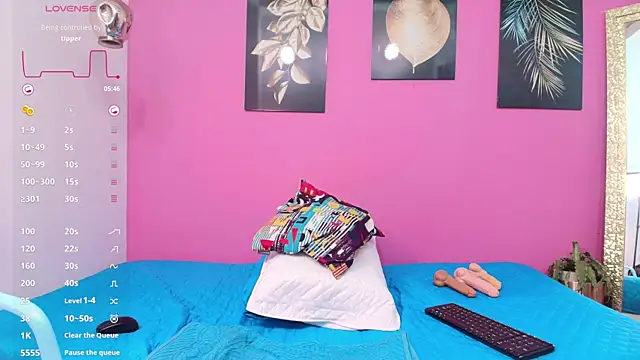 Snapshot of petitelittleebony chatting on 01/20/25, 10:15 petitelittleebony online show from 01/20/25, 10:15