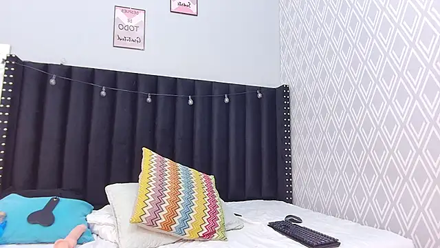 Snapshot of petitelittleebony chatting on 02/12/25, 10:37 petitelittleebony online show from 02/12/25, 10:37