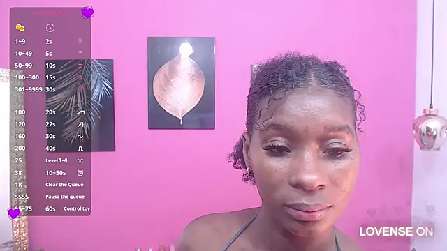 Snapshot of petitelittleebony chatting on 03/06/25, 07:10 petitelittleebony online show from 03/06/25, 07:10