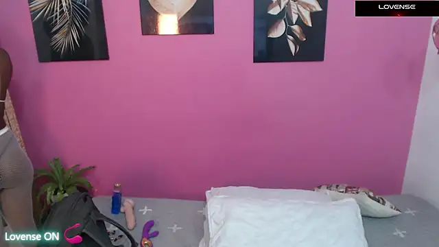 Snapshot of petitelittleebony chatting on 03/09/25, 01:04 petitelittleebony online show from 03/09/25, 01:04