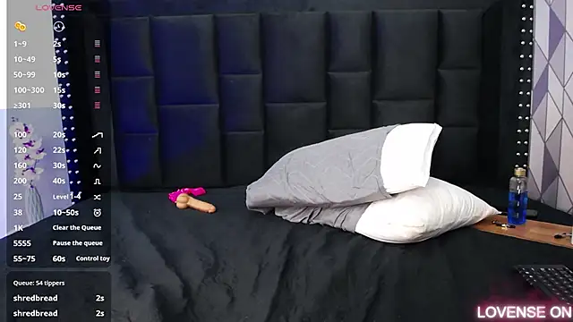 Snapshot of petitelittleebony chatting on 03/18/25, 12:49 petitelittleebony online show from 03/18/25, 12:49