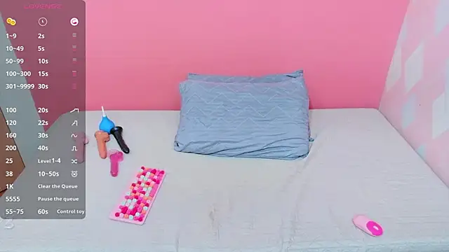 Snapshot of petitelittleebony chatting on 09/10/25, 08:09 petitelittleebony online show from 09/10/25, 08:09