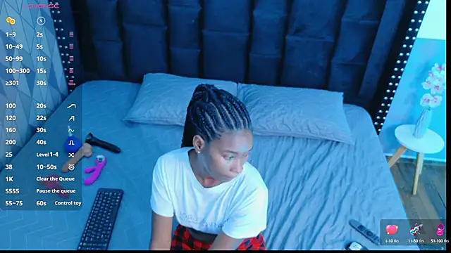 Snapshot of petitelittleebony chatting on 09/17/25, 07:59 petitelittleebony online show from 09/17/25, 07:59