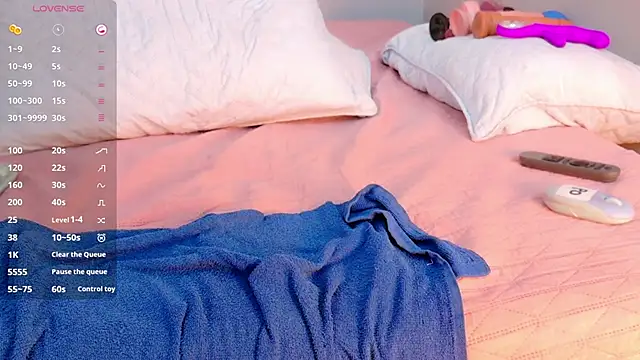 Snapshot of petitelittleebony chatting on 09/22/25, 12:23 petitelittleebony online show from 09/22/25, 12:23