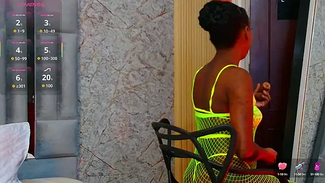 Snapshot of petitelittleebony chatting on 10/16/25, 02:56 petitelittleebony online show from 10/16/25, 02:56