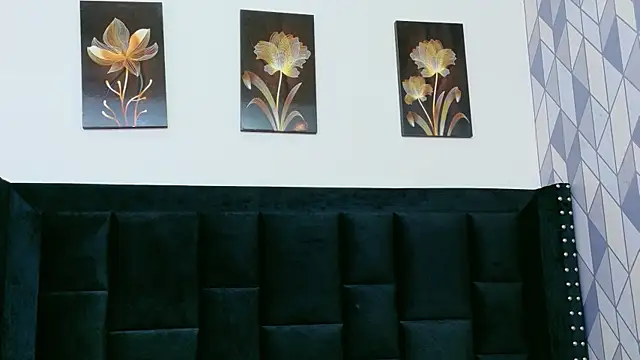 Snapshot of petitelittleebony chatting on 10/30/25, 02:57 petitelittleebony online show from 10/30/25, 02:57