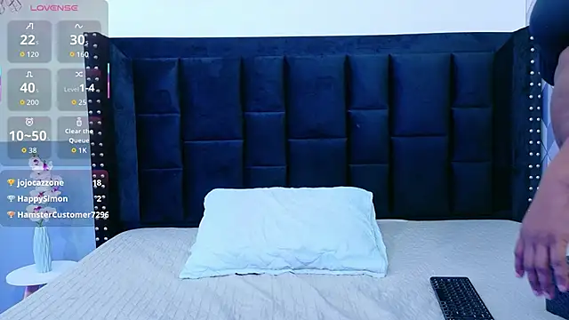 Snapshot of petitelittleebony chatting on 10/31/25, 02:56 petitelittleebony online show from 10/31/25, 02:56