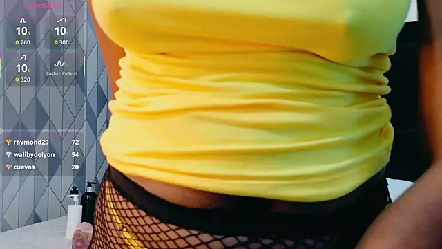 Snapshot of petitelittleebony chatting on 11/15/25, 02:53 petitelittleebony online show from 11/15/25, 02:53