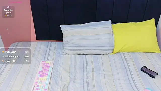 Snapshot of petitelittleebony chatting on 02/15/26, 07:54 petitelittleebony online show from 02/15/26, 07:54