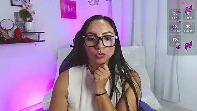 Emmi Cam online show from 04/15/26, 07:58