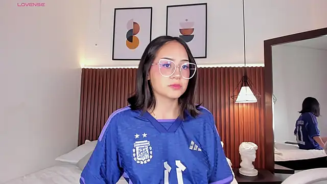 emma white 01 online show from 12/14/24, 03:18