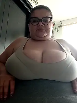 Madisonpalacio online show from 10/24/25, 12:12