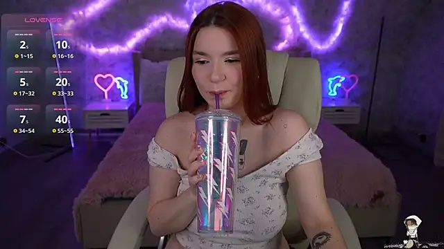 Snapshot of RedShinee chatting on 03/05/25, 08:21 RedShinee online show from 03/05/25, 08:21