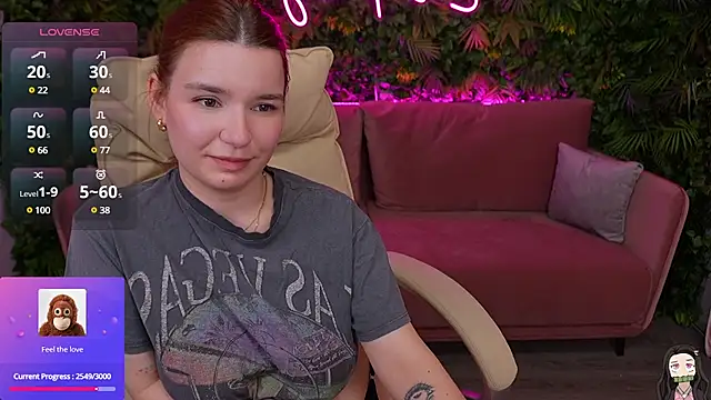 Snapshot of RedShinee chatting on 03/10/25, 10:04 RedShinee online show from 03/10/25, 10:04