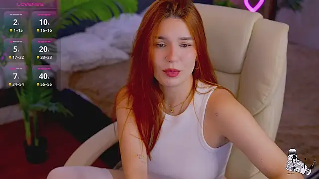 Snapshot of RedShinee chatting on 09/29/25, 12:32 RedShinee online show from 09/29/25, 12:32