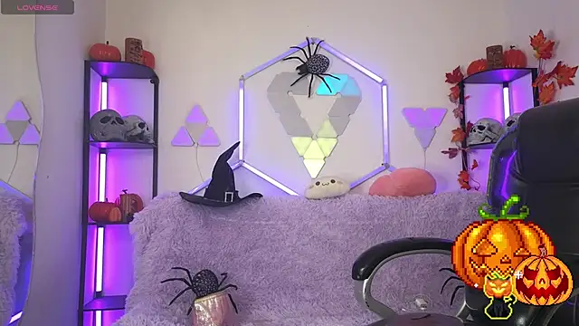 littlevixen18 online show from 10/20/25, 02:17