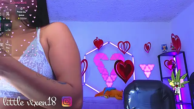 littlevixen18 online show from 04/17/26, 06:38