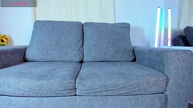 zoe roux21 online show from 02/03/25, 08:35