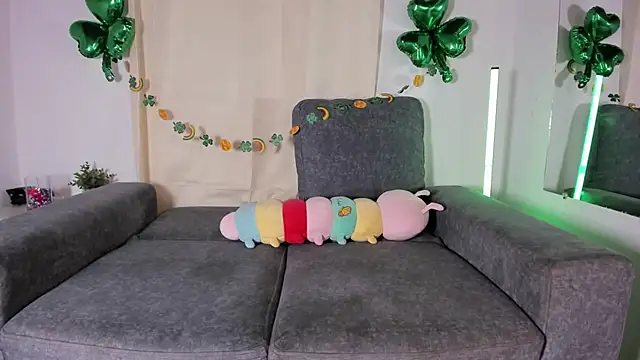 zoe roux21 online show from 03/18/25, 07:42