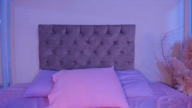 zoe roux21 online show from 10/15/25, 03:06