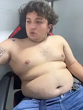 Snapshot of AndresChuboi chatting on 11/12/25, 01:17 AndresChuboi online show from 11/12/25, 01:17