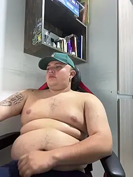 Snapshot of AndresChuboi chatting on 11/18/25, 04:06 AndresChuboi online show from 11/18/25, 04:06