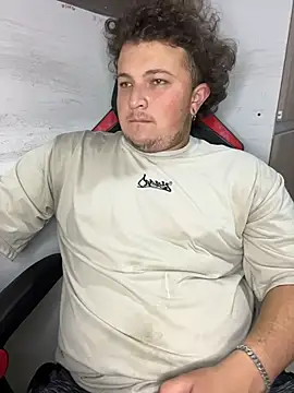 Snapshot of AndresChuboi chatting on 12/02/25, 04:29 AndresChuboi online show from 12/02/25, 04:29