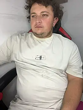 Snapshot of AndresChuboi chatting on 12/04/25, 04:22 AndresChuboi online show from 12/04/25, 04:22