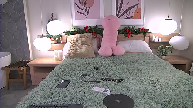 Snapshot of AshleyDouglas chatting on 12/25/24, 04:12 AshleyDouglas online show from 12/25/24, 04:12