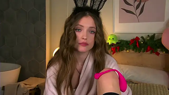 Snapshot of AshleyDouglas chatting on 12/30/24, 11:15 AshleyDouglas online show from 12/30/24, 11:15