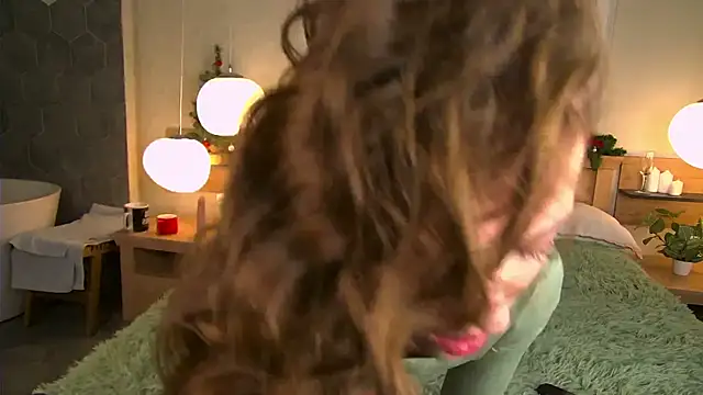 Snapshot of AshleyDouglas chatting on 01/05/25, 07:49 AshleyDouglas online show from 01/05/25, 07:49