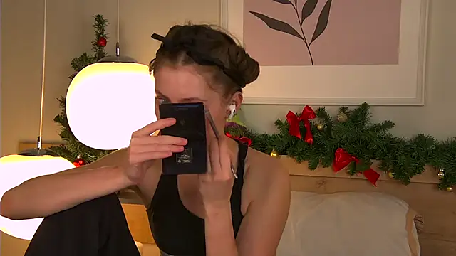 Snapshot of AshleyDouglas chatting on 01/06/25, 03:42 AshleyDouglas online show from 01/06/25, 03:42