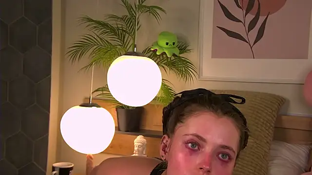 Snapshot of AshleyDouglas chatting on 01/14/25, 04:47 AshleyDouglas online show from 01/14/25, 04:47