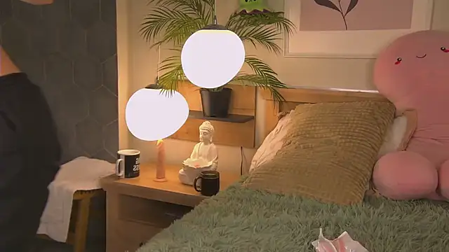 Snapshot of AshleyDouglas chatting on 02/01/25, 04:46 AshleyDouglas online show from 02/01/25, 04:46