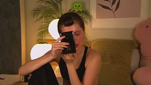 Snapshot of AshleyDouglas chatting on 02/14/25, 03:43 AshleyDouglas online show from 02/14/25, 03:43