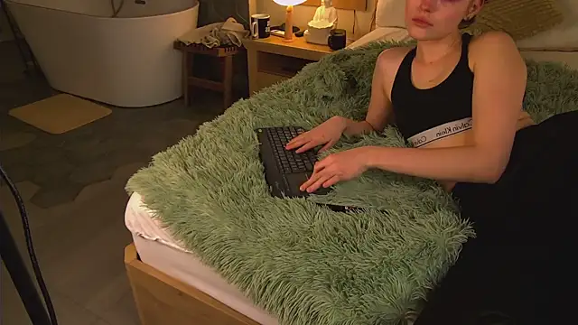 Snapshot of AshleyDouglas chatting on 02/25/25, 05:41 AshleyDouglas online show from 02/25/25, 05:41