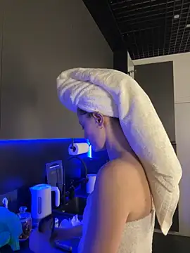 Snapshot of AshleyDouglas chatting on 03/03/25, 08:05 AshleyDouglas online show from 03/03/25, 08:05